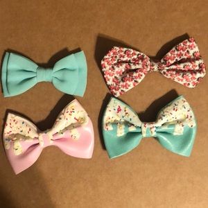 Set of four hair bows